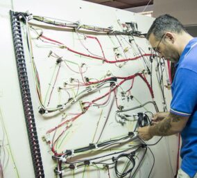 assemblaggio7-galmar-cavi-per-automazione-macchine-elettromedicali-elettronica-cablaggi-ferrara-bologna-emilia-romagna